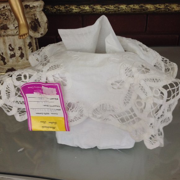Delicately Designed Battenburg Lace Kleenex Box Cover - Picture 3 of 4